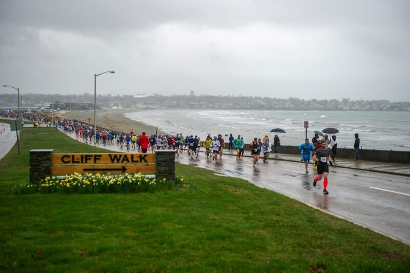 Daffodils and cliff walk start